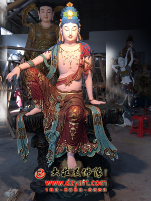 彩繪描金自在觀音塑像